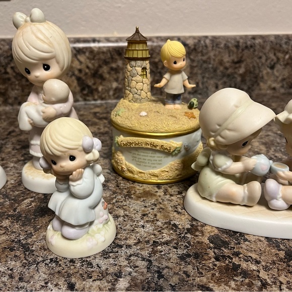 9 piece lot of various precious moments - Picture 3 of 5